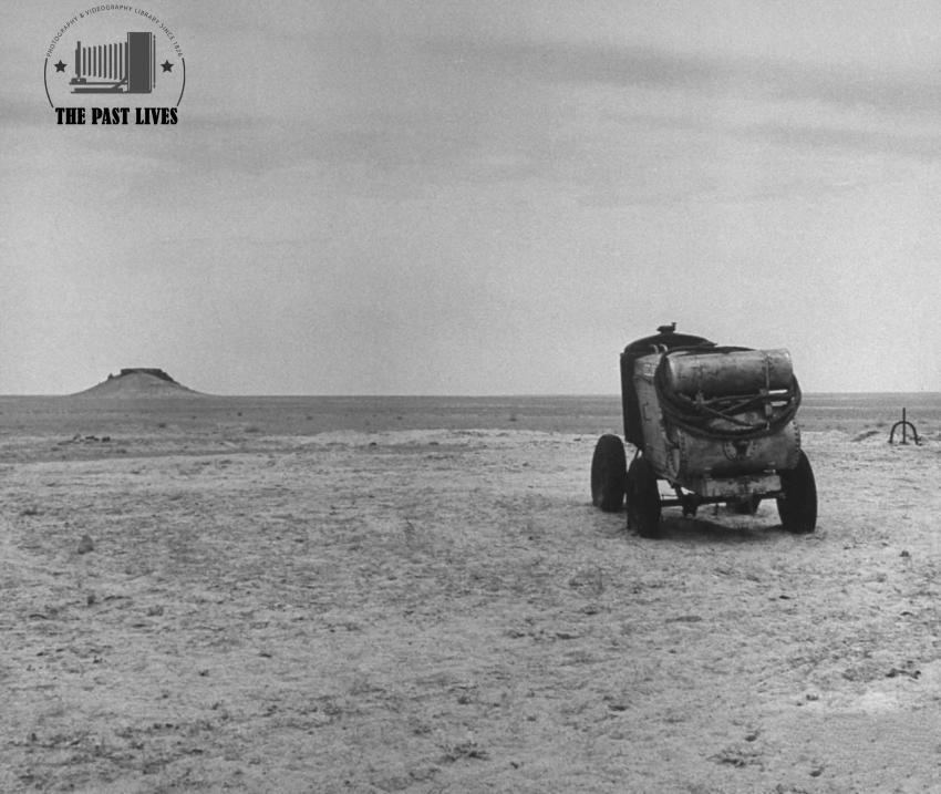 1945 , Kuwait A view showing an oil field