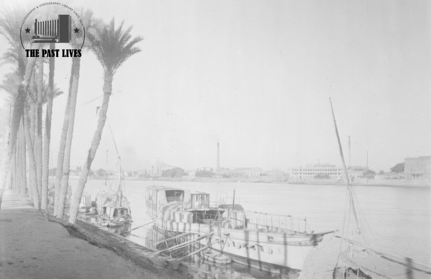 1910  Egypt , the Nile at Damietta