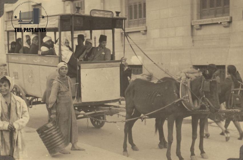Egypt, a Sawaris cart in the streets of Cairo in 1942