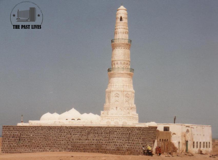 A mosque in Mocha, Yemen 1996