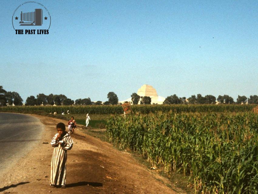 Egypt, the pyramid of Maydûm 1987