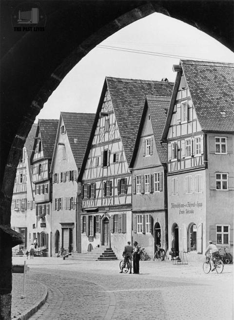 Dinkelsbühl, Mittelfranken – the historic town, a star on the old candle square. Germany 1956