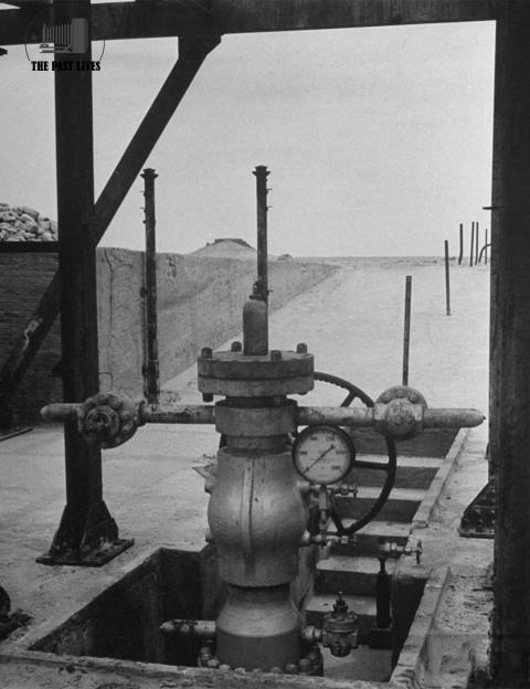 1945 , A capped off well in Kuwait
