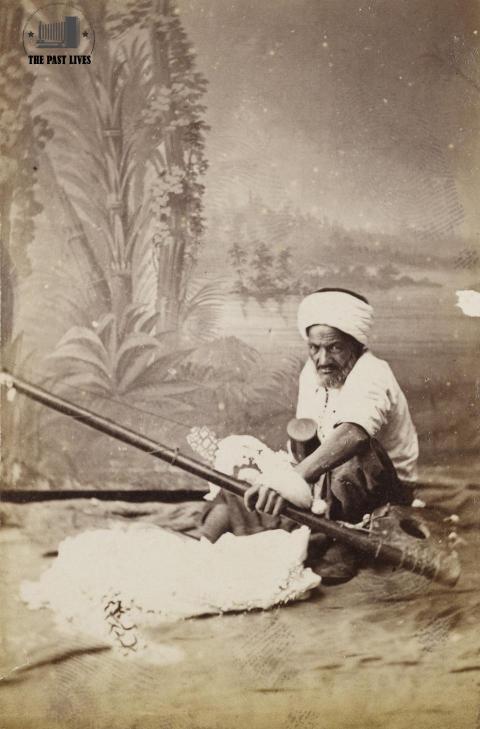 munjid Elderly Man with Bow, Crouching – Egypt – 1865